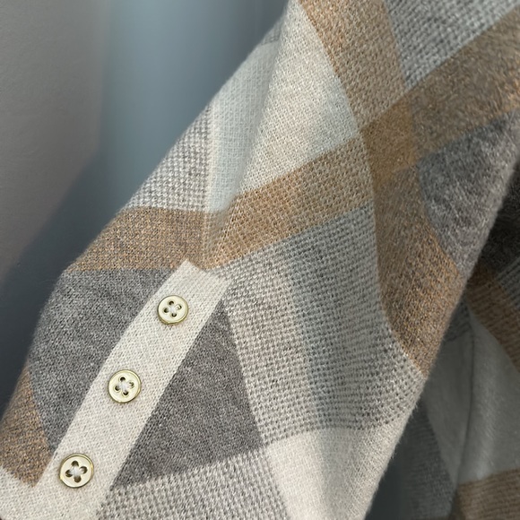 Liz Claiborne Plaid Sweater - Picture 5 of 7